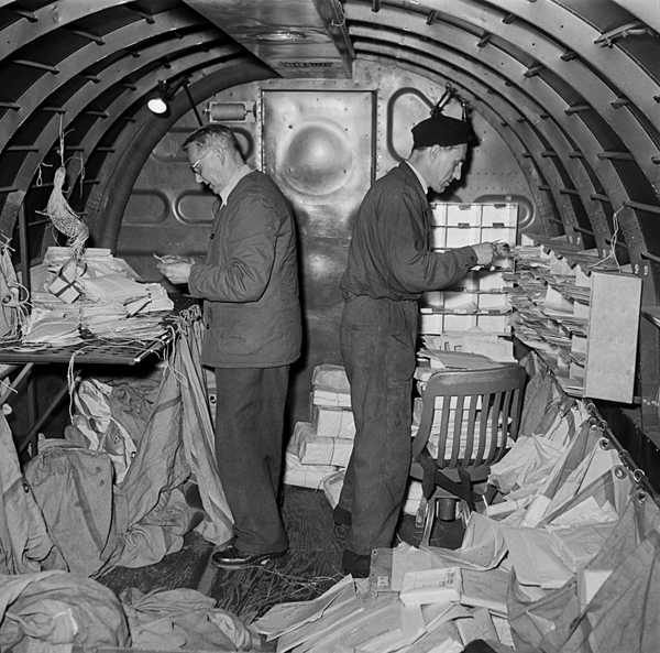 CZ post office clerks sorting mail in flight